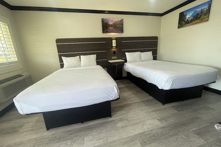 Room 6 of 13