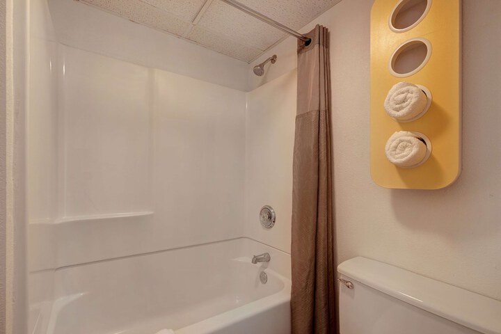 Room 15 of 25