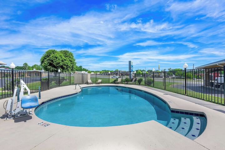 Pool 4 of 24