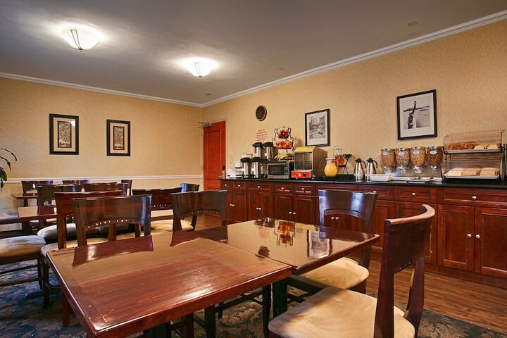 Breakfast/Coffee Service 22 of 27