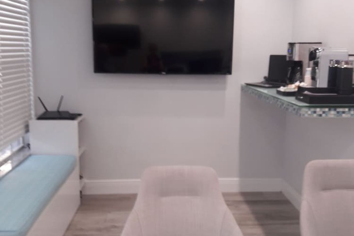 May-Dee Suites