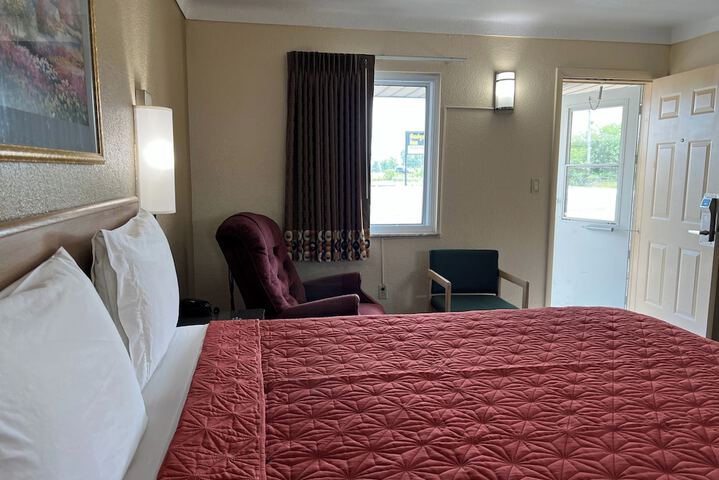 Room 16 of 40
