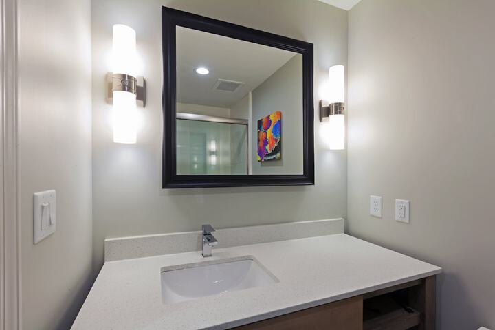 Room 25 of 40