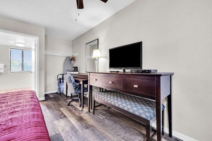 Room 17 of 32