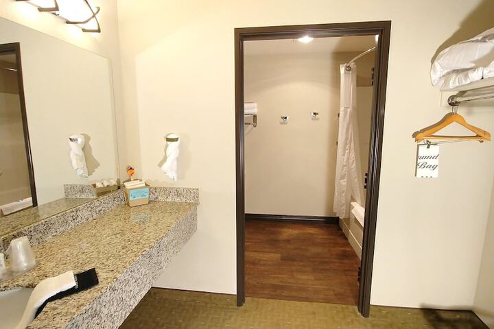 Room 17 of 71