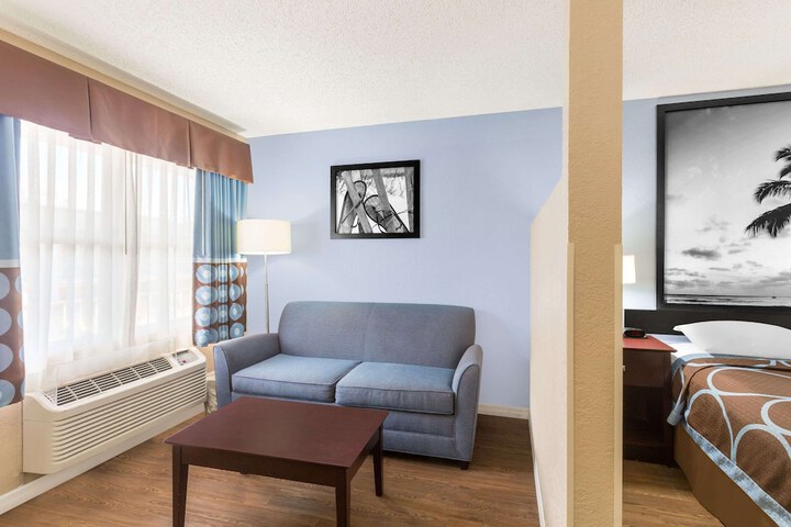 Room 14 of 24