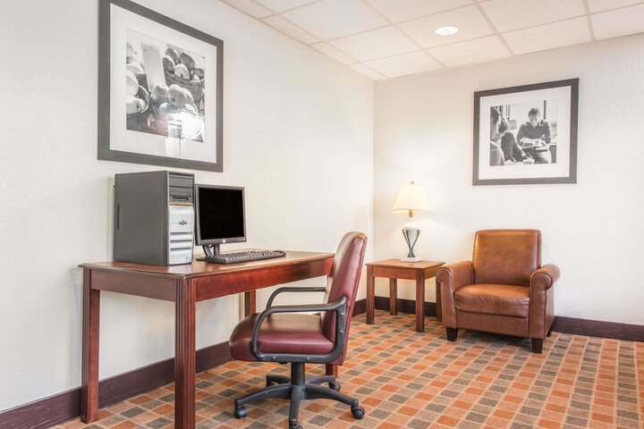 Business Center 25 of 25