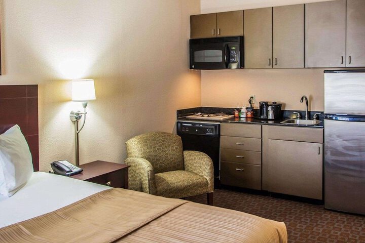 Quality Inn & Suites Peoria North