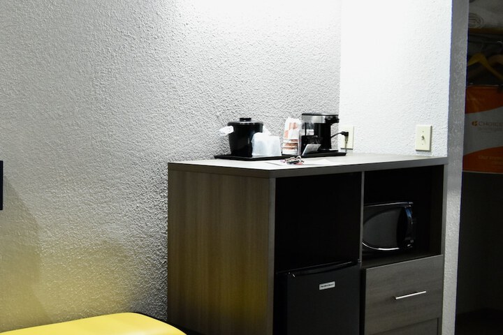 Room 32 of 42