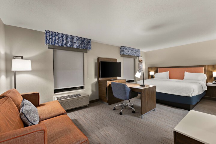 Room 28 of 74