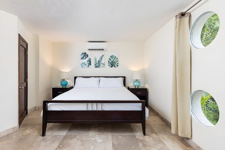 Room 33 of 46