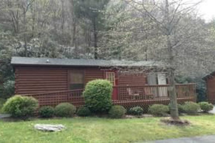 Riverside Log Cabins