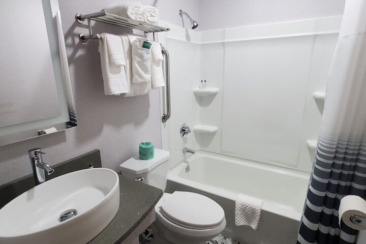 Ambassador Inn & Suites