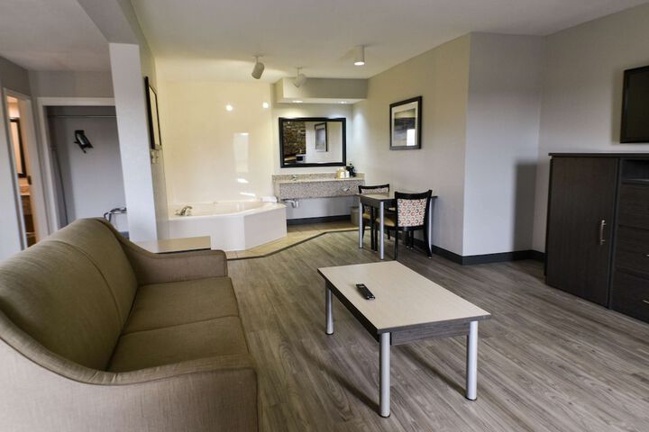Room 4 of 13