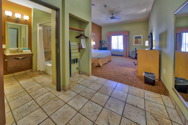 Room 25 of 44