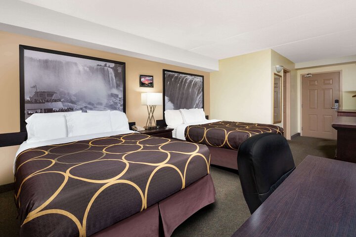 Room 9 of 25