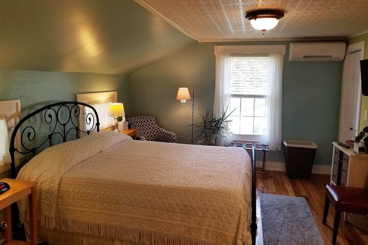 Room 13 of 35