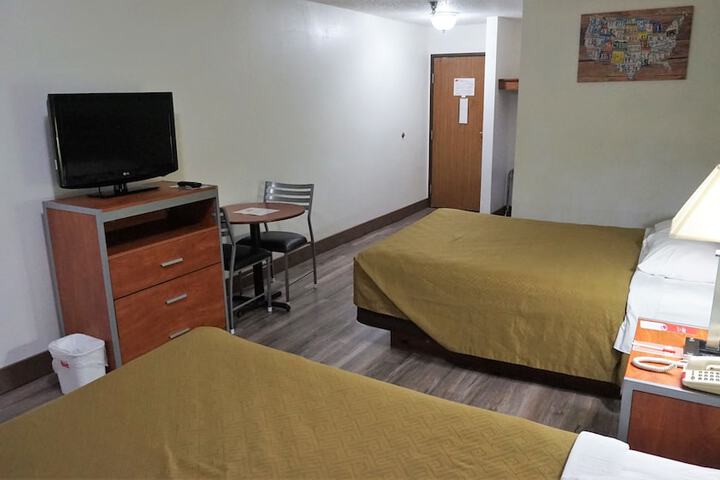 Econo Lodge Inn & Suites Pekin - Peoria Area