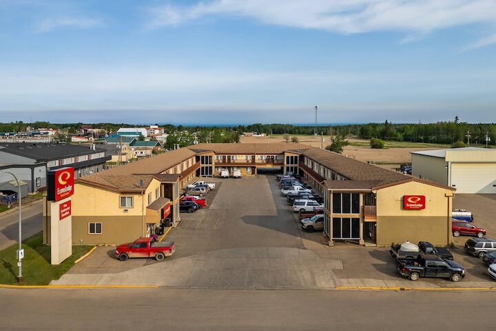 Econo Lodge Inn & Suites