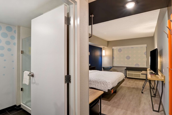 Room 33 of 46