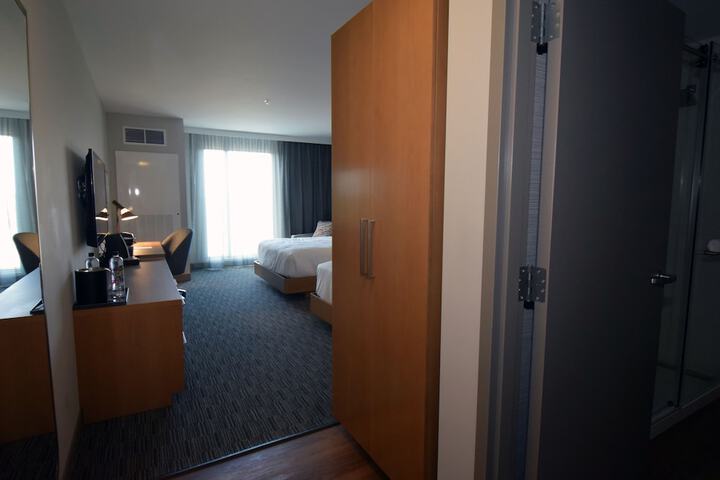 Room 12 of 77