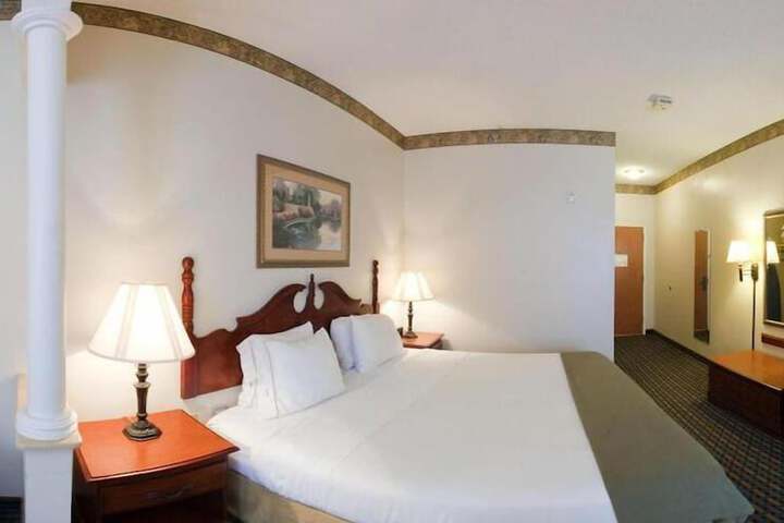 Room 13 of 25