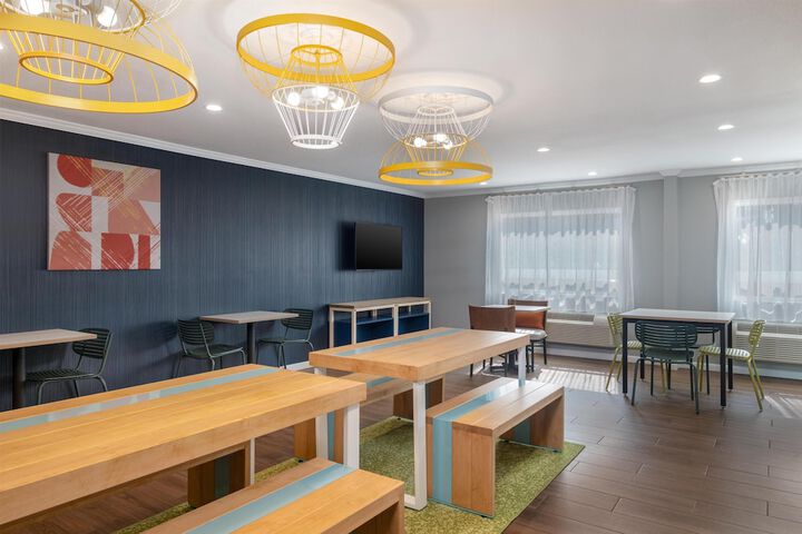 Spark by Hilton Springfield Eugene