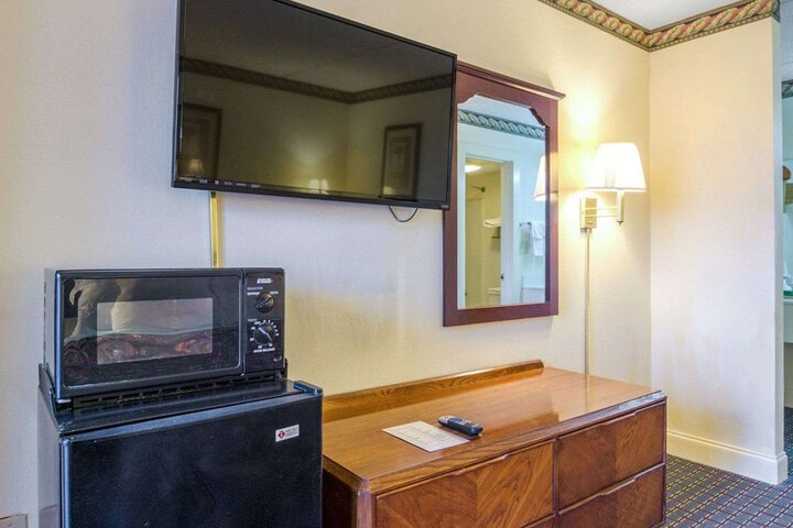Room 18 of 18