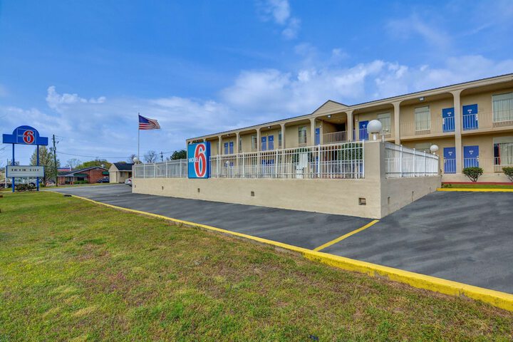 Motel 6 Americus GA