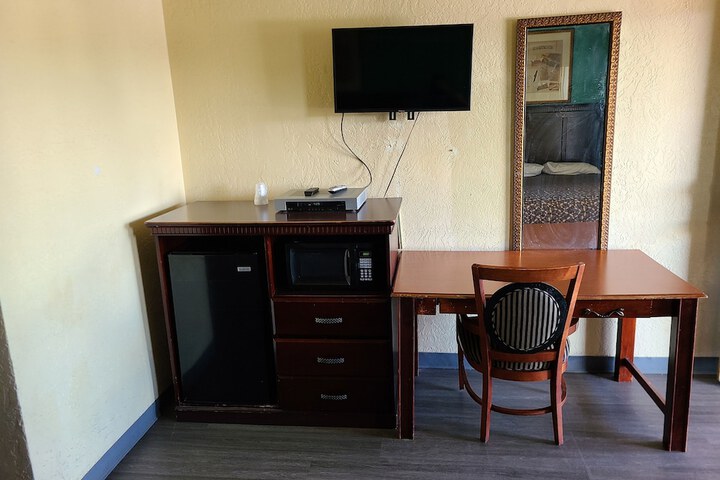 Room 10 of 51