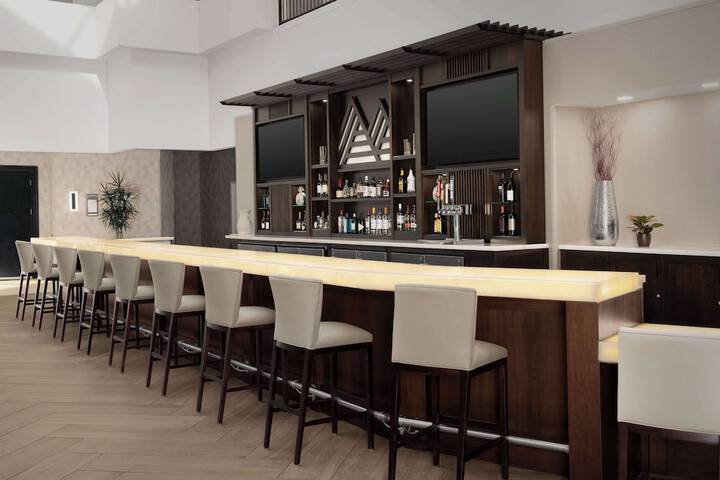 Lounge 58 of 64