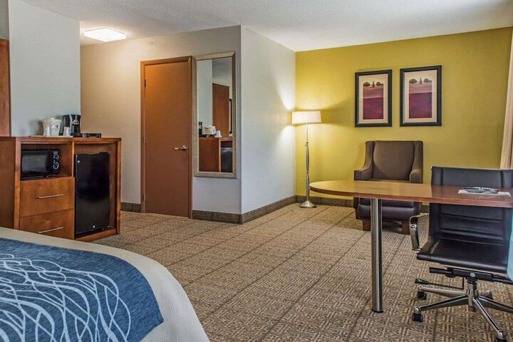 Room 10 of 33
