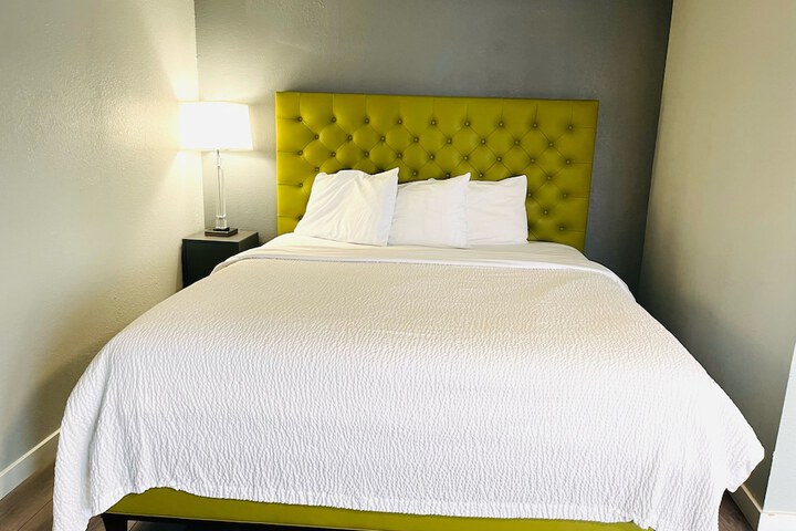 Tides Inn & Suites