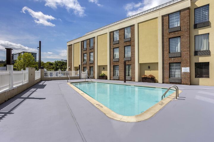 Pool 4 of 35