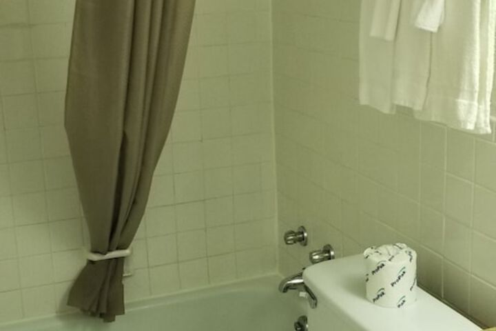 Room 19 of 38