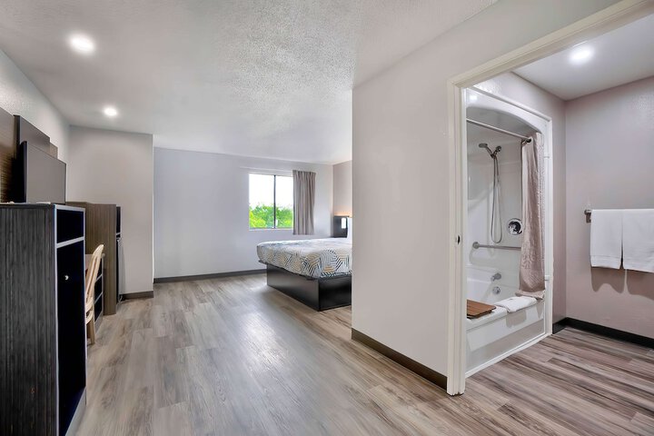 Room 11 of 25