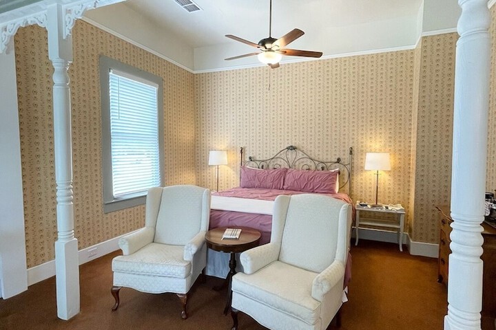 Room 42 of 150