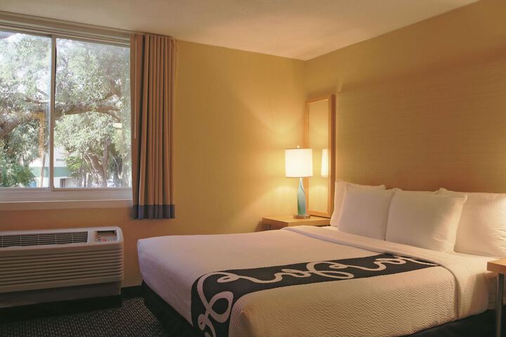 La Quinta Inn & Suites by Wyndham Deerfield Beach I-95