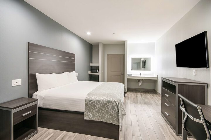 Room 25 of 28