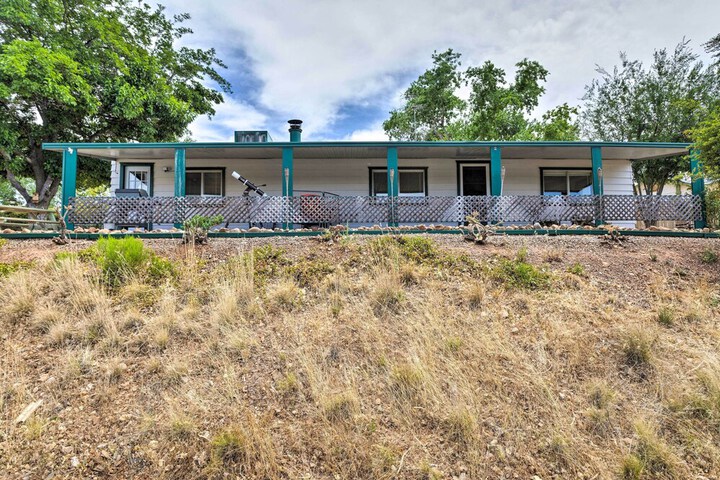 6 Mi to Old Town Panoramic Views: Cottonwood Gem!