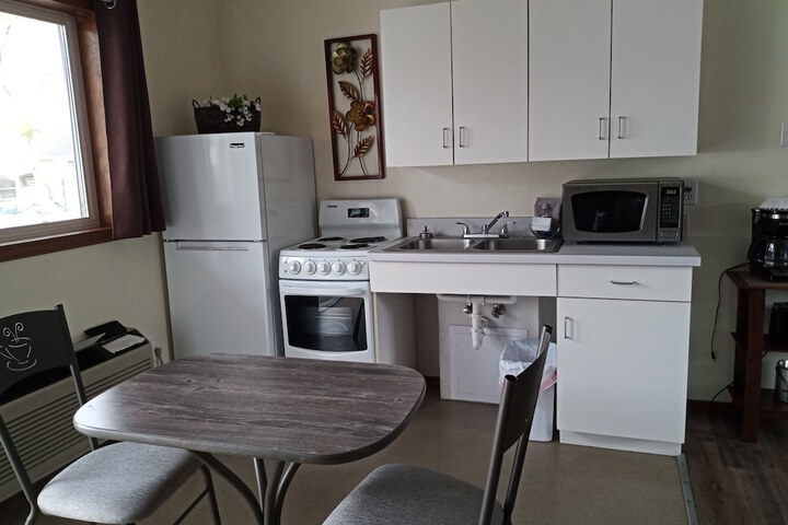 Lamplighter Cabins & Suites