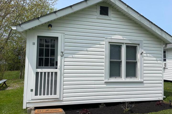 Drop Anchor Cottages and Lake House