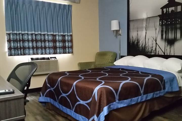 Room 14 of 18