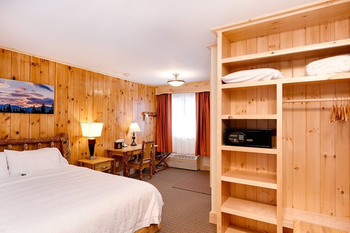 Room 26 of 71