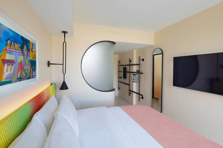 Room 35 of 74