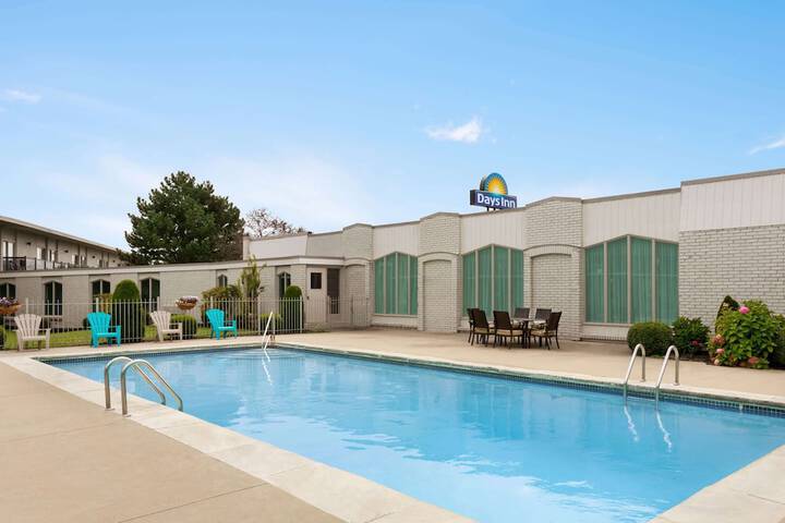 Pool 5 of 34