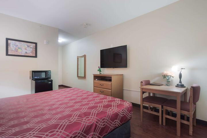Room 27 of 38