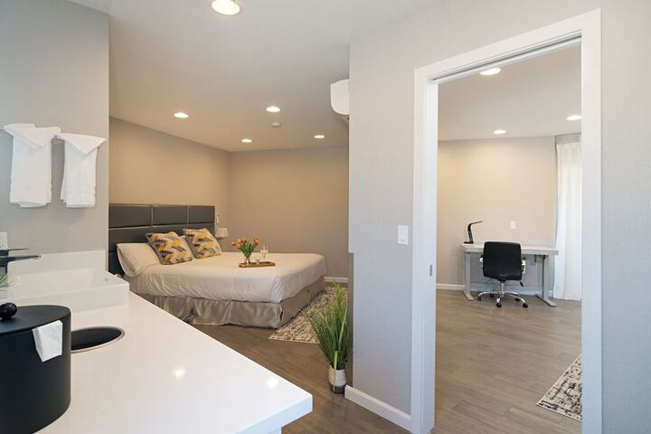 Room 25 of 42