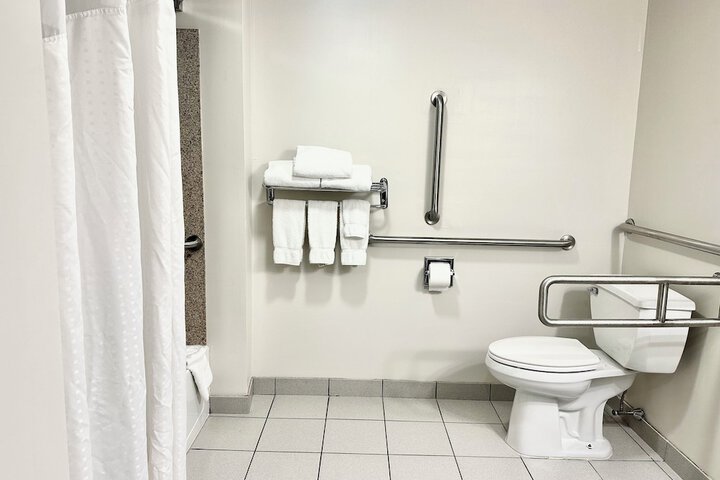 Room 32 of 80