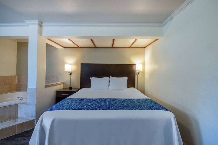 Room 27 of 34